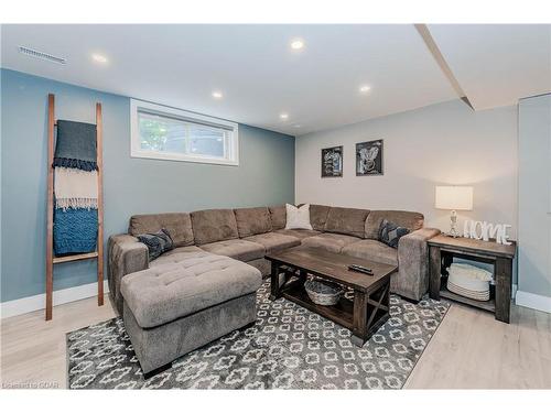 18 Gaw Crescent, Guelph, ON - Indoor Photo Showing Living Room