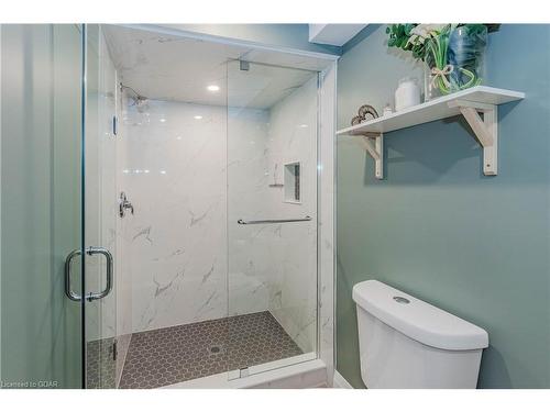 18 Gaw Crescent, Guelph, ON - Indoor Photo Showing Bathroom