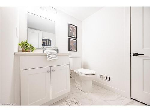 56 Hedley Lane, Elora, ON - Indoor Photo Showing Bathroom