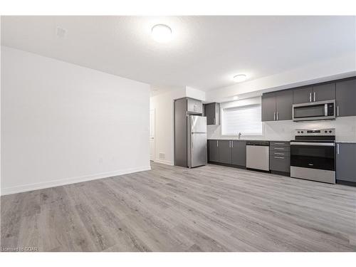 55-205 West Oak Trail, Kitchener, ON - Indoor Photo Showing Kitchen