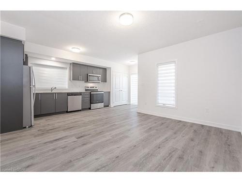 55-205 West Oak Trail, Kitchener, ON - Indoor Photo Showing Kitchen