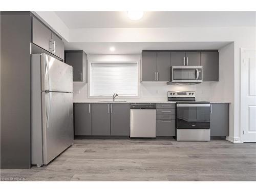 55-205 West Oak Trail, Kitchener, ON - Indoor Photo Showing Kitchen