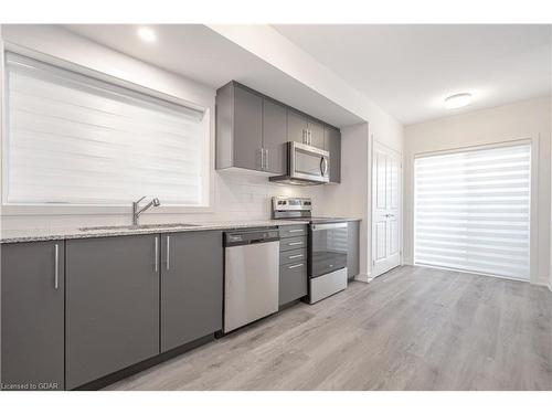 55-205 West Oak Trail, Kitchener, ON - Indoor Photo Showing Kitchen