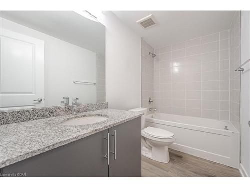 55-205 West Oak Trail, Kitchener, ON - Indoor Photo Showing Bathroom