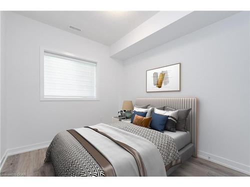 55-205 West Oak Trail, Kitchener, ON - Indoor Photo Showing Bedroom