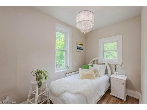 49 Mctague Street, Guelph, ON - Indoor Photo Showing Bedroom