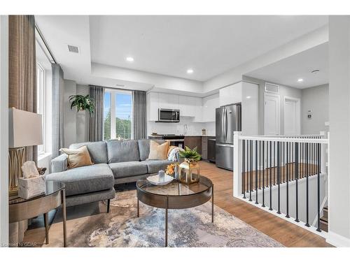 111-708 Woolwich Street, Guelph, ON - Indoor Photo Showing Living Room