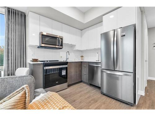 111-708 Woolwich Street, Guelph, ON - Indoor Photo Showing Kitchen With Stainless Steel Kitchen