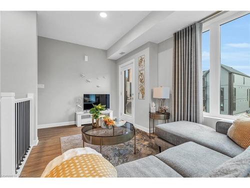 111-708 Woolwich Street, Guelph, ON - Indoor Photo Showing Living Room