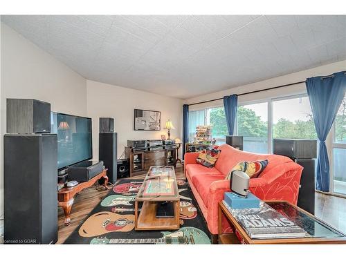 304-91 Conroy Crescent, Guelph, ON - Indoor Photo Showing Living Room