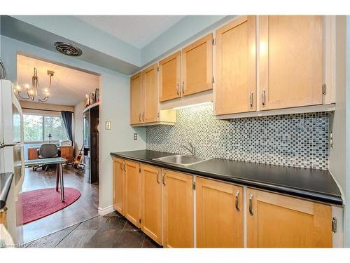 304-91 Conroy Crescent, Guelph, ON - Indoor Photo Showing Kitchen