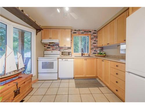 631 Holman Crescent, Fergus, ON - Indoor Photo Showing Kitchen