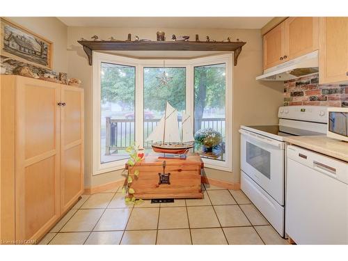 631 Holman Crescent, Fergus, ON - Indoor Photo Showing Kitchen