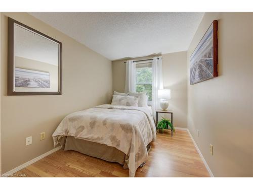 631 Holman Crescent, Fergus, ON - Indoor Photo Showing Bedroom