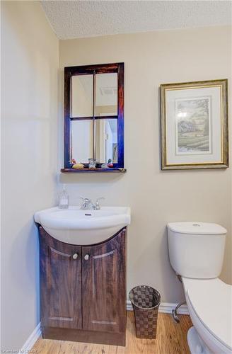 631 Holman Crescent, Fergus, ON - Indoor Photo Showing Bathroom