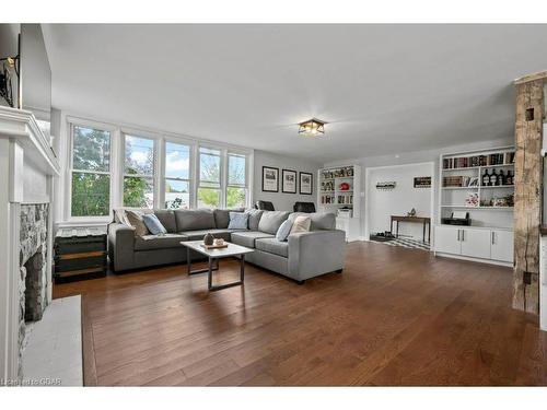 255 Gowrie Street S, Fergus, ON - Indoor Photo Showing Living Room