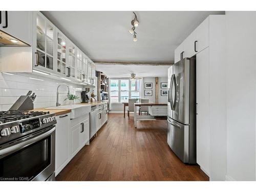 255 Gowrie Street S, Fergus, ON - Indoor Photo Showing Kitchen With Upgraded Kitchen