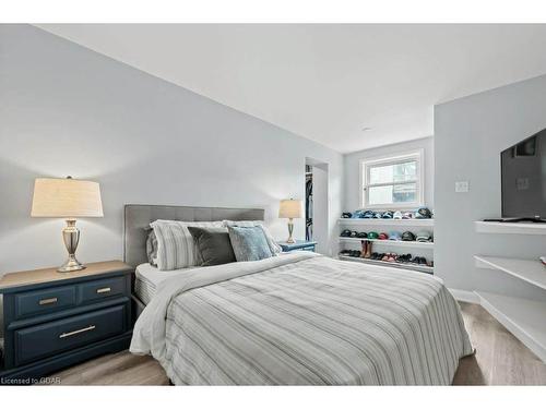 255 Gowrie Street S, Fergus, ON - Indoor Photo Showing Bedroom