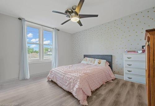 255 Gowrie Street S, Fergus, ON - Indoor Photo Showing Bedroom