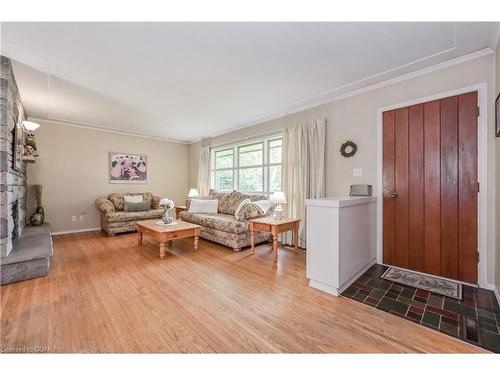 18 Ottawa Crescent, Guelph, ON - Indoor Photo Showing Living Room