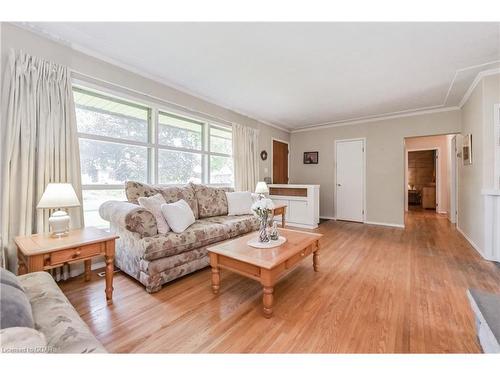 18 Ottawa Crescent, Guelph, ON - Indoor Photo Showing Living Room