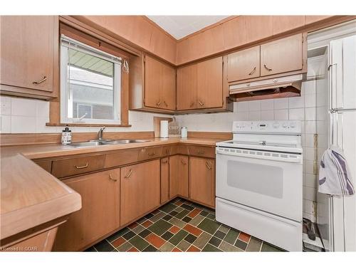 18 Ottawa Crescent, Guelph, ON - Indoor Photo Showing Kitchen With Double Sink