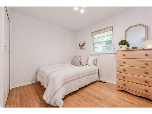 18 Ottawa Crescent, Guelph, ON - Indoor Photo Showing Bedroom