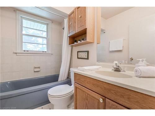 18 Ottawa Crescent, Guelph, ON - Indoor Photo Showing Bathroom