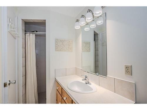 70 Forest Street, Guelph, ON - Indoor Photo Showing Bathroom