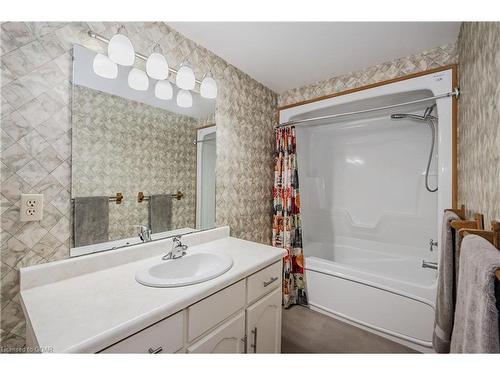 70 Forest Street, Guelph, ON - Indoor Photo Showing Bathroom