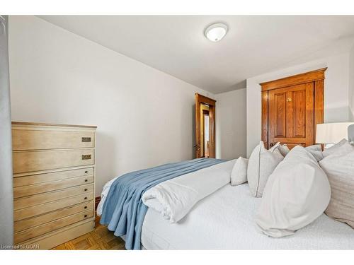 28 Blair Road, Cambridge, ON - Indoor Photo Showing Bedroom