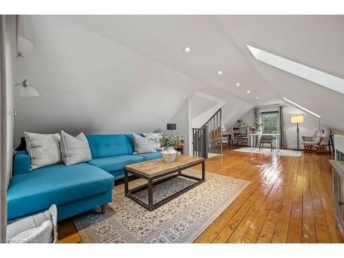 28 Blair Road, Cambridge, ON - Indoor Photo Showing Living Room