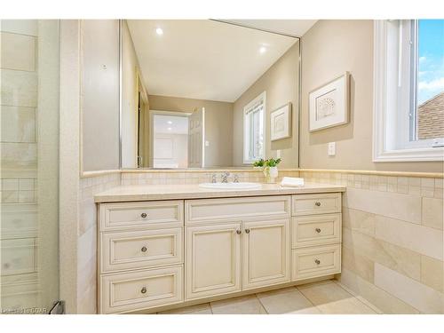 265 Millview Court, Rockwood, ON - Indoor Photo Showing Bathroom