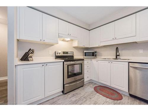 103-245 Queen Street W, Fergus, ON - Indoor Photo Showing Kitchen