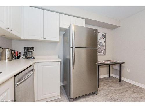 103-245 Queen Street W, Fergus, ON - Indoor Photo Showing Kitchen