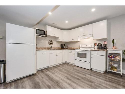 78 Gibbons Drive, Fergus, ON - Indoor Photo Showing Kitchen