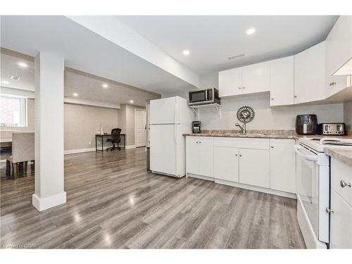 78 Gibbons Drive, Fergus, ON - Indoor Photo Showing Kitchen