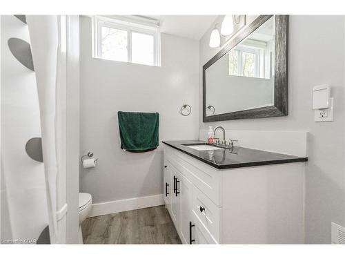 78 Gibbons Drive, Fergus, ON - Indoor Photo Showing Bathroom