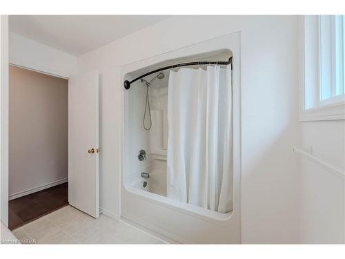 4 Darling Crescent, Guelph, ON - Indoor Photo Showing Bathroom