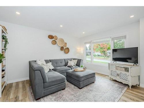 64 Ferndale Avenue, Guelph, ON - Indoor Photo Showing Living Room