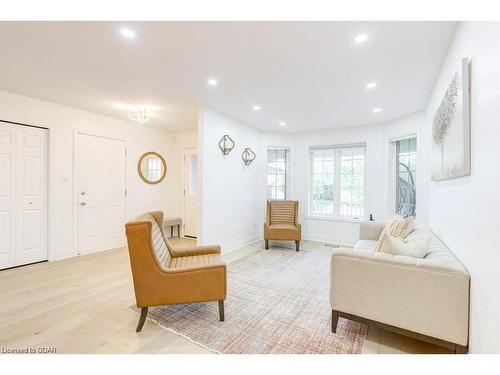 8 Hayward Crescent, Guelph, ON - Indoor Photo Showing Living Room