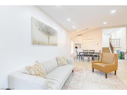 8 Hayward Crescent, Guelph, ON - Indoor Photo Showing Living Room