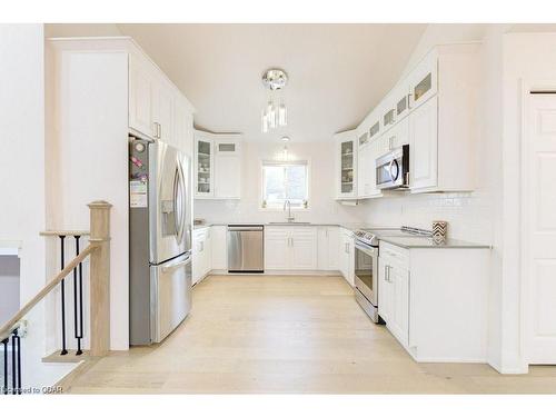 8 Hayward Crescent, Guelph, ON - Indoor Photo Showing Kitchen With Upgraded Kitchen