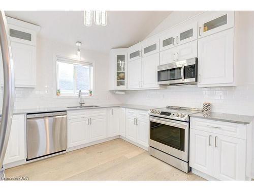 8 Hayward Crescent, Guelph, ON - Indoor Photo Showing Kitchen With Upgraded Kitchen