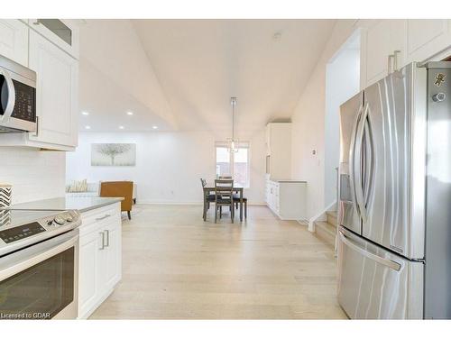 8 Hayward Crescent, Guelph, ON - Indoor Photo Showing Kitchen With Upgraded Kitchen