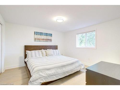 8 Hayward Crescent, Guelph, ON - Indoor Photo Showing Bedroom