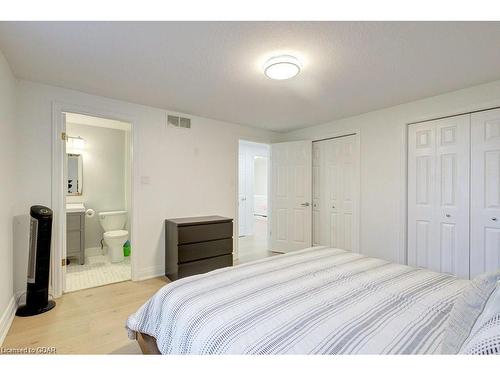 8 Hayward Crescent, Guelph, ON - Indoor Photo Showing Bedroom