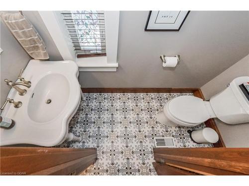 21 Pearl Street, Guelph, ON - Indoor Photo Showing Bathroom