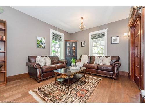 21 Pearl Street, Guelph, ON - Indoor Photo Showing Living Room