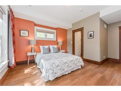 21 Pearl Street, Guelph, ON - Indoor Photo Showing Bedroom